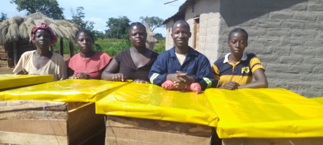 Beekeeper training session